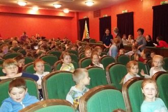 Ar “Latvijas skolas somu” – uz Daugavpils teātra deju izrādi