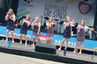 Popgrupa „MIX” kuplināja Rīgas svētku programmu