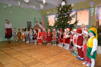 „Zvaniņa” bērni brīnumus meklēja Ziemassvētku pasakā