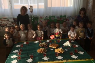„Zvaniņa” bērni svinēja Latvijas 102. dzimšanas dienu