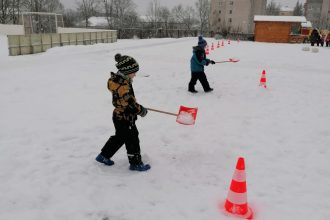 Ilūkstes PII „Zvaniņš” bērni izbauda ziemas priekus