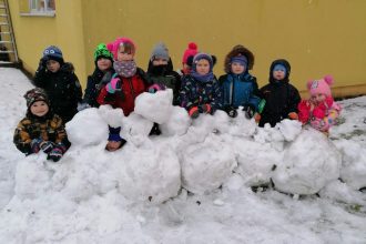Ilūkstes PII „Zvaniņš” bērni izbauda ziemas priekus