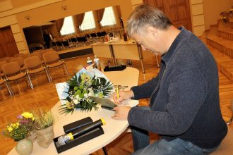 Tikšanās ar rakstnieku , žurnālistu Arno Jundzi